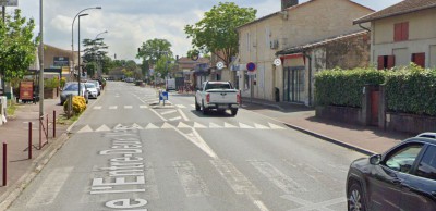 Fußgängerübergang mit Sprungschanze.JPG Fußgängerübergang mit Sprungschanze.JPG