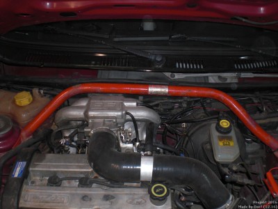 Motorraum mit Domstrebe.JPG Motorraum mit Domstrebe.JPG