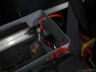 Sicherung Batteriekasten.JPG Sicherung Batteriekasten.JPG