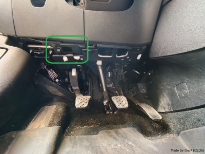 Fiesta Mk8 Fußraum Fahrerseite.jpg