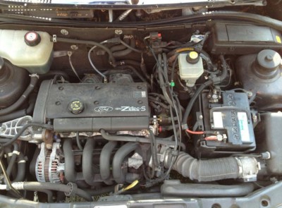Ford Fiesta Ghia 75 PS Motor.jpg